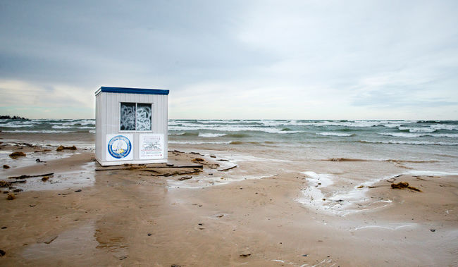 A toll booth sits on Ipperwash Beach on Thursday December 11, 2014. (CRAIG GLOVER, The London Free Press)
